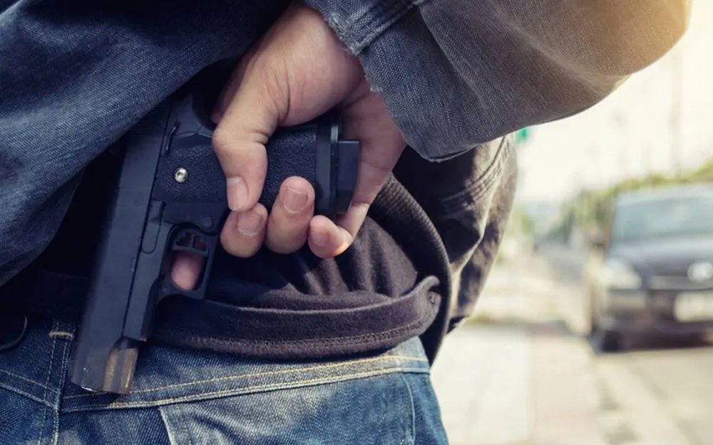 Ladrones asaltan combi en EdoMex y le hacen fuchi a libros