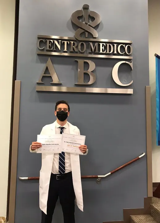 Estudiante de la Anáhuac Puebla recibe Reconocimiento a la Excelencia Académica en Medicina
