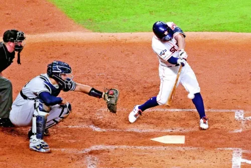 Astros derrota a los Yankees 3-2 en extra innings
