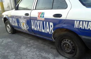 Única patrulla de junta auxiliar de San Pedro luce abandonada