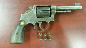 SSP detiene a cuatro personas en posesión de un arma de fuego