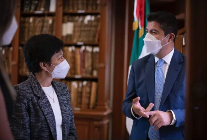 Refrendan colaboración alcalde y rectora de la BUAP