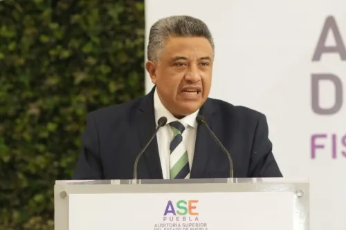 ASE denuncia coyotes están cobrando a cambio de arreglar cuentas públicas
