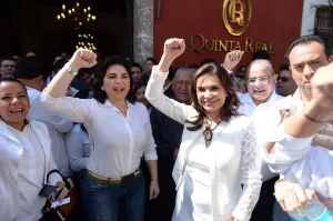 Asiste Ivonne Ortega a registro de Blanca Alcalá