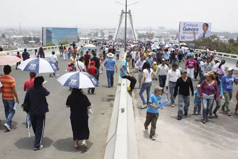 Desfile del 5 de Mayo, escenario perfecto para la promoción política
