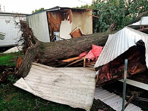 Tornados azotan el medio oeste de EU; causan apagón masivo