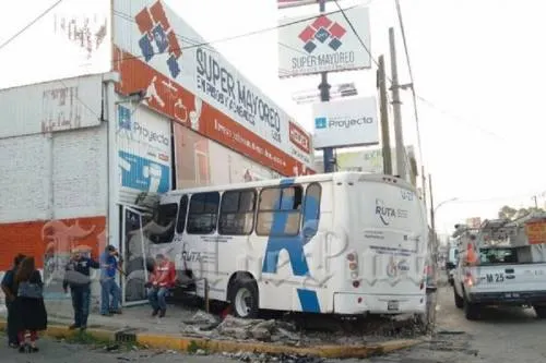 Choque deja tres heridos en la 25 Poniente