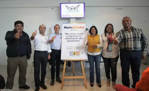 Mario Riestra firma compromiso para impulsar la eliminación del gasolinazo