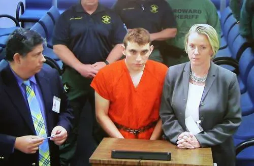 Trump respalda control de armas después de tiroteo en escuela de Florida
