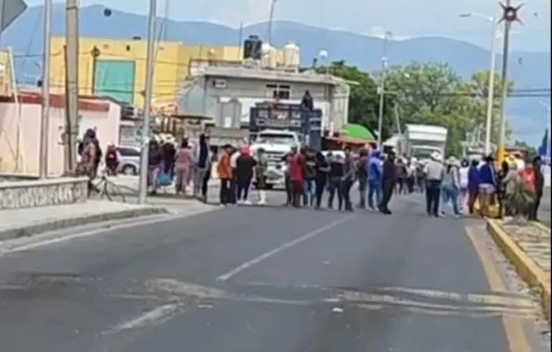 bloqueo-carretera-federal-pue-tehuacan-pobladores-cuapiaxtla