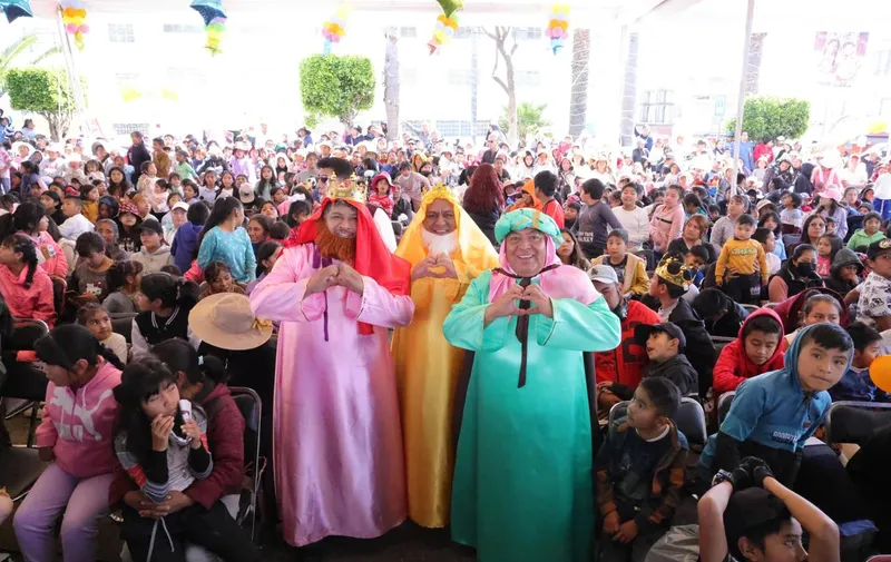 Gobierno de Puebla celebra el Día de Reyes con la entrega de miles de juguetes en 27 microrregiones