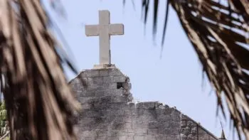 León XIV pide un “alto el fuego inmediato” tras ataque a iglesia católica en Gaza