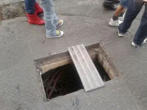 Regidora hace mutis sobre mal estado de huellas podotáctiles