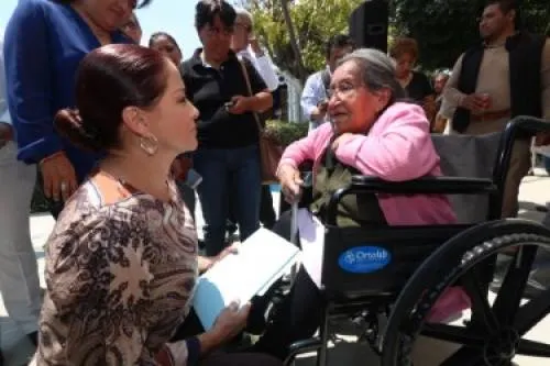 Dinorah López apoya la salud de las personas en situación vulnerable