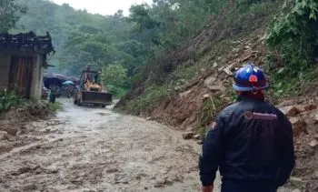Tormenta tropical Jerry provoca deslaves, socavones y fuga de petróleo en la Sierra Norte de Puebla