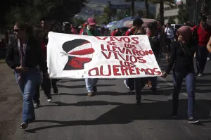 Normalistas exigen renuncia de EPN en seis días