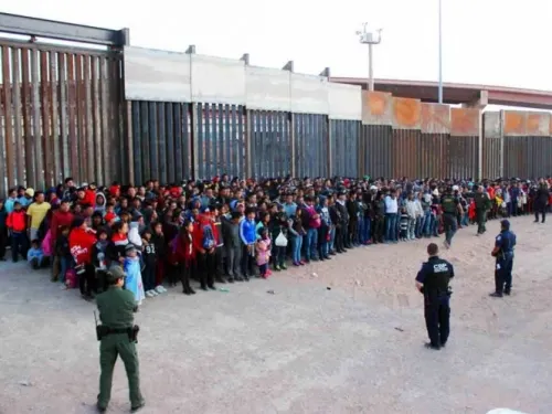 Arrestan a dos militares de EU por traficar con migrantes
