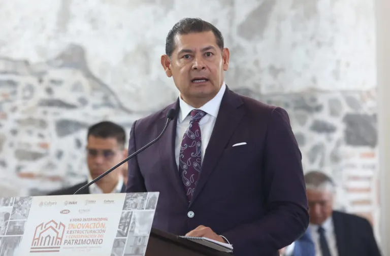 Relevos y refuerzo del gabinete de Armenta