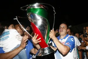 Puebla, campeón de Copa; golea 4-2 a las Chivas