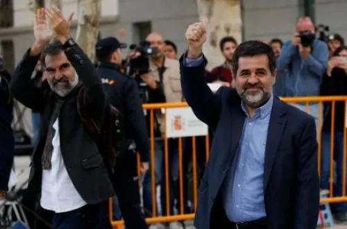 Juez ordena detención de 2 líderes catalanes