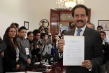Alfonso Esparza se registra como candidato a la rectoría