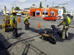 El Gobierno Municipal continúa atendiendo las vialidades de la capital