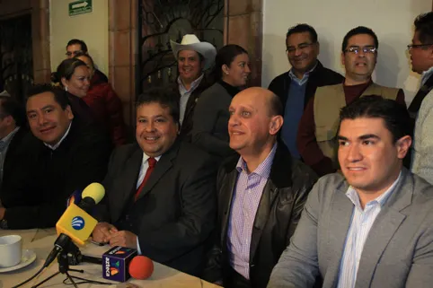 Organizaciones priistas celebran salida de Fernando Morales
