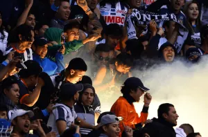 Hasta 4 años de cárcel para quien inste a la violencia en estadios