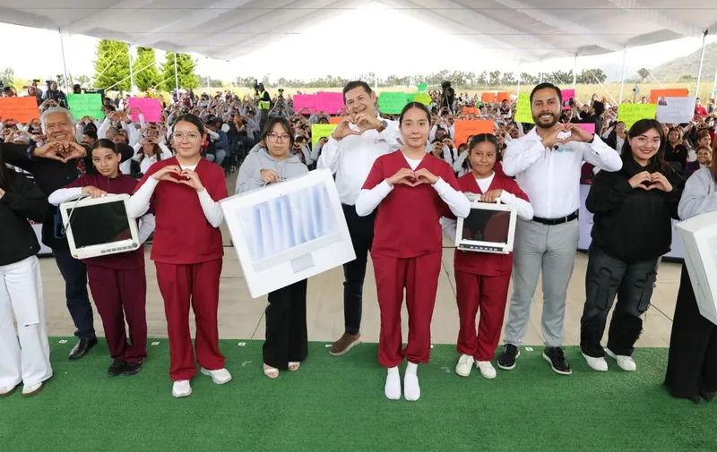 Universidad Tecnológica de Oriental recibe laboratorios y paneles solares; Gobierno de Puebla invertirá 200 mdp en escuelas