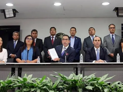 Defiende Lozano a RMV por tema de espionaje; y tacha de farsantes a Barbosa y a Manzanilla