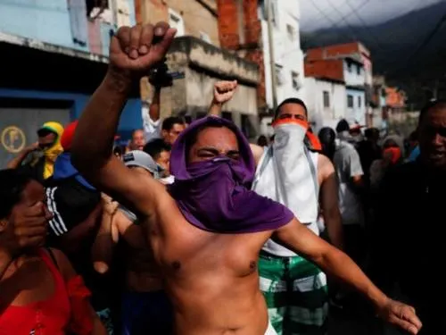 Venezuela amanece con protestas que exigen la salida de Maduro