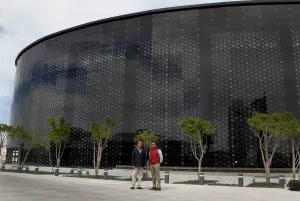 RMV supervisa trabajos del auditorio siglo XXI que será sede de su IV informe de gobierno