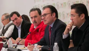 Videgaray pide preparase para adversidades ante caída de petroprecios