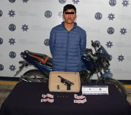 Detiene policía municipal a dos probables delincuentes