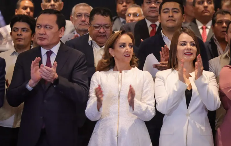Senadores renuncian al PRI y forman el grupo "Congruencia por México"
