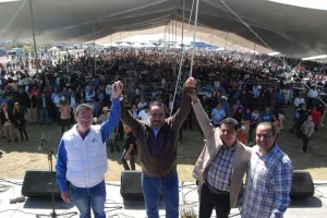 Panistas celebran a Micalco. “No fue destape”, afirmó el líder del PAN