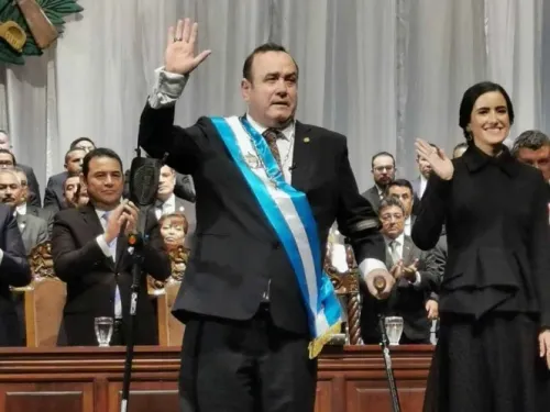 Alejandro Giammattei juramenta como nuevo presidente de Guatemala