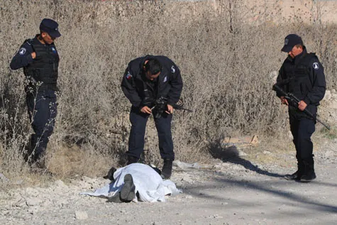 Matan a cinco policías en dos asaltos en Puebla