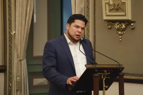 Biestro asegura que hay elementos para revocar patentes irregulares de Notarios
