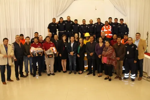 Equipa gobierno de San Pedro Cholula a bomberos en su día