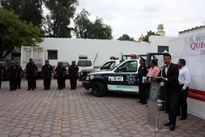 Néstor Camarillo entrega patrullas y asigna elementos de seguridad a juntas