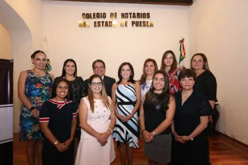 Dinorah López trabaja de la mano con el nuevo voluntariado del colegio de notarios
