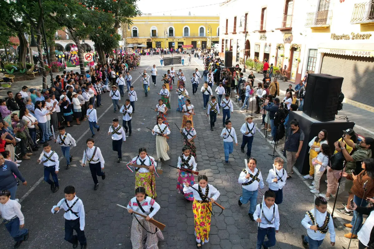 Ariadna Ayala convoca a participar en el desfile cívico por el CXV aniversario de la Revolución Mexicana en Atlixco