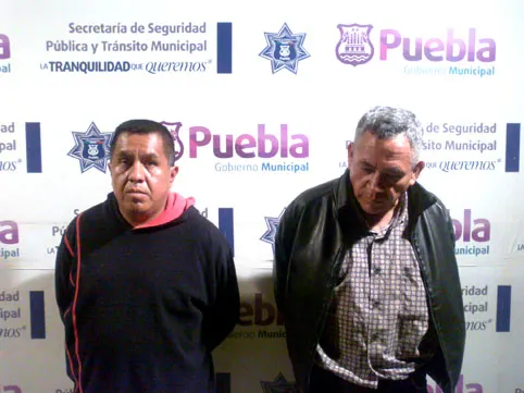 Policía municipal de Puebla aseguró presuntos asaltantes de negocio