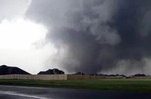 Lanzan alerta en Coahuila por posible tornado