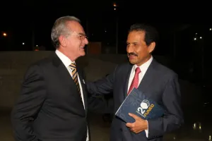 Asiste Alfonso Esparza Ortiz al XX Aniversario de la FUNED?