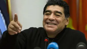 Maradona irá por presidencia de la FIFA