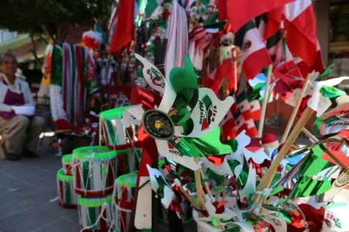 Autorizan la instalación de ambulantes en la calle 5 de mayo para festejos patrios