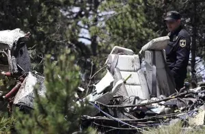 Mueren cuatro al caer ambulancia aérea en Oaxaca