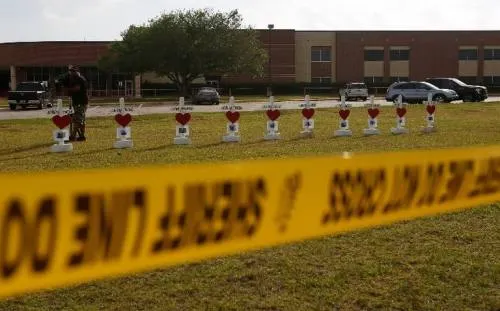 Colegios de Texas incrementan medidas de seguridad tras masacre
